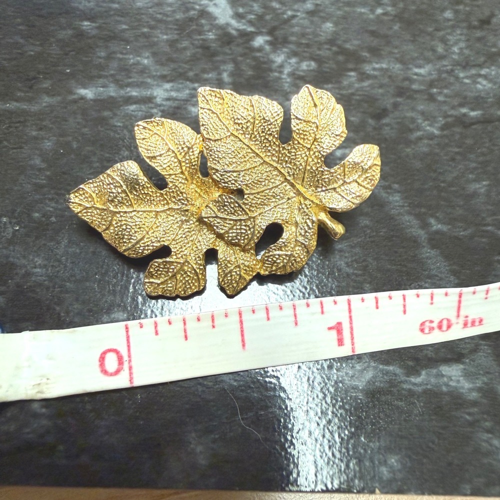 Vintage Gold Tone Textured Double Leaf Brooch‎ Botanical Nature Fall Lapel Pin